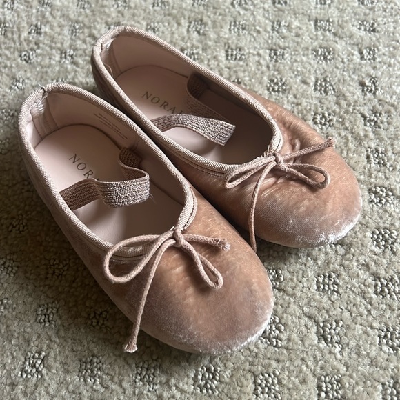 Nora Lee Velvet Flats - Picture 1 of 4